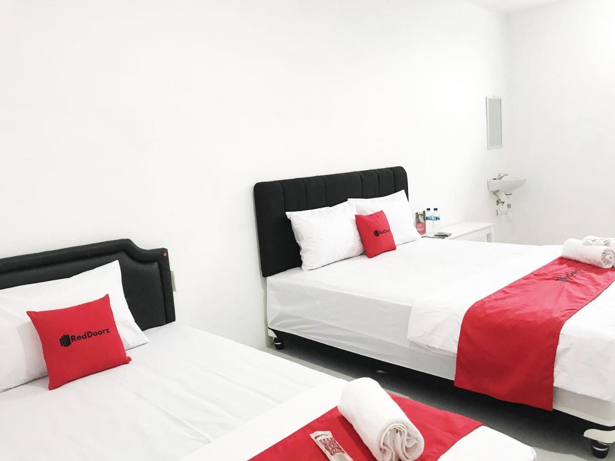Reddoorz @ Jalan Tanjung Blitar Hotel Kültér fotó