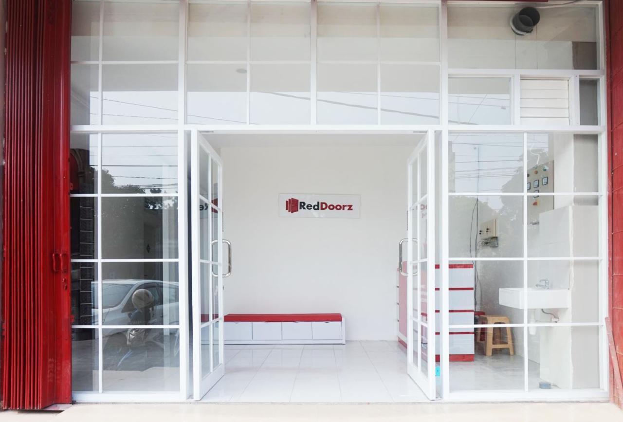 Reddoorz @ Jalan Tanjung Blitar Hotel Kültér fotó